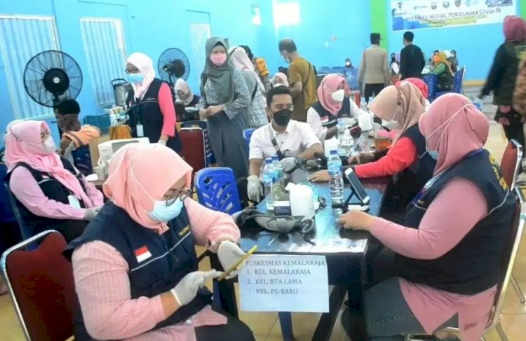 Vaksinasi Covid-19 massal yang dilakukan di Kabupaten OKU. (Diskominfo OKU/rmolsumsel.id)