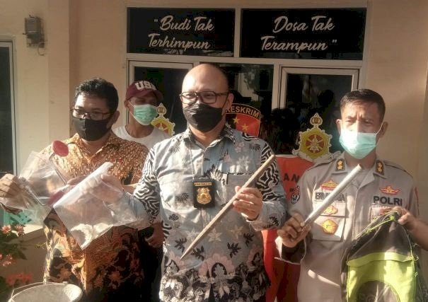 Kasubdit III Jatanras Ditreskrimum Polda Sumsel, Kompol Agus Prihdinika saat memberikan keterangan pers, Sabtu (15/1)