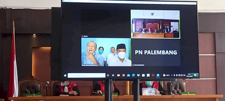 Sidang dugaan tindak pidana korupsi pembangunan Masjid Sriwijaya Palembang dengan terdakwa Akhmad Najib Cs ditunda lantaran Majelis Hakim yang belum lengkap. (Yosep Indra Praja/Emol Sumsel. Id). 