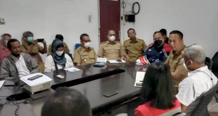 Menindaklanjuti  penemuan batu nisan kuno huruf Arab Melayu oleh pekerja  PT.Waskita Karya. Dinas Kebudayaan (Disbud) kota Palembang bersama Dinas kebudayaan dan Pariwisata (Disbudpar) Provinsi Sumatera Selatan (Sumsel) dan Balai Arkeologi Sumsel  melakukan mediasi bersama di ruang rapat Dinas Kebudayaan Kota Palembang , Senin,(17/1) .(ist/rmolsumsel.id)