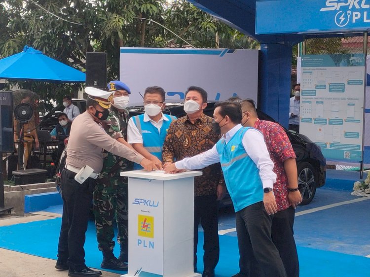 Peresmian Stasiun Pengisian Kendaraan Listrik Umum (SPKLU) di Palembang. (eko prasetyo/rmolsumsel.id)