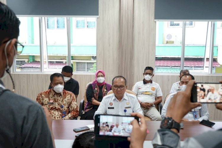 Kepala Kantor Wilayah Kemenkumham Sumsel, Indro Purwoko saat menggelar jumpa pers di kantornya, Jumat (21/1).(Ist/rmolsumsel.id)
