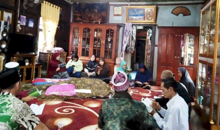 Jenazah Azwar tiba di rumah duka. (Ist/rmolsumsel.id)