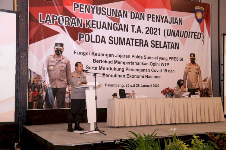 Kapolda Sumatera Selatan (Sumsel), Irjen Pol Drs Toni Harmanto MH membuka kegiatan penyusunan dan penyajian laporan keuangan Polri 2021 tingkat Polda Sumsel di Hotel Santika Premiere, Selasa (25/1). (ist/rmolsumsel.id). 