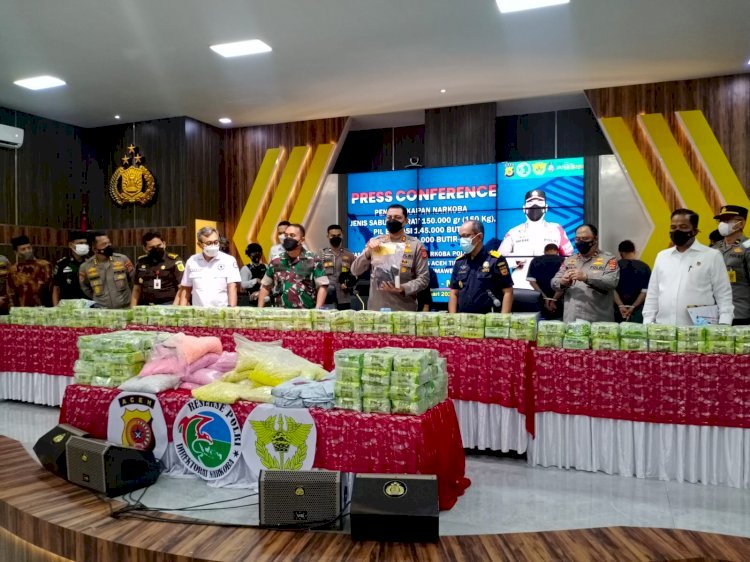 Kapolda Aceh, Irjen Pol Ahmad Haydar saat menggelar pers rilis terkait ungkap kasus 150 Kg sabu-sabu jaringan internasional. (Ist/Rmolsumsel). 