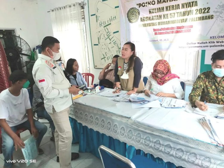 Pembagian dana bansos PPKM di Palembang. (ist/rmolsumsel.id)