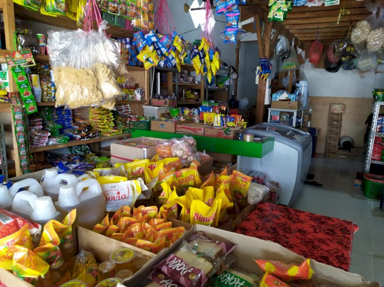 Pedagang Pasar Tradisional di Sumsel belum menurunkan harga minyak goreng sesuai ketentuan pemerintah karena berdampak pada kerugian. (Mita Rosnita/Rmolsumsel.id). 