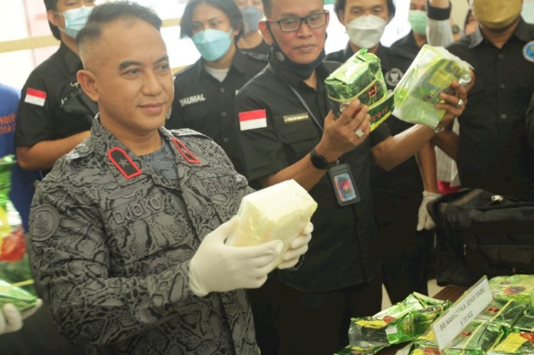 BNNP Sumsel dan Polres Mesuji melakukan konferensi pers terkait pengungkapan 15 Kg sabu-sabu asal Pekanbaru. (Humaidy Aditya Kenedy/Rmolsumsel.id). 
