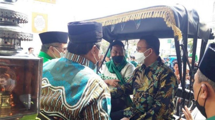 Gubernur DKI Jakarta, Anies Baswedan, saat naik kereta kuda di acara PPP di Yogyakarta, Senin (31/1). (ist/rmolsumsel.id)