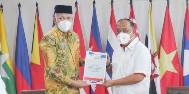Gubernur Aceh Nova Iriansyah dan Ketua KONI Marciano Norman/ist