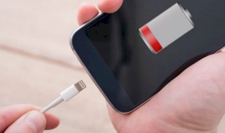Ilustrasi cas smartphone. (Net/rmolsumsel.id)