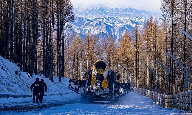 Pembuatan salju telah dimulai di National Alpine Skiing Center, yang akan menjadi tuan rumah kompetisi ski Olimpiade Beijing 2022. (Net/rmolsumsel.id)