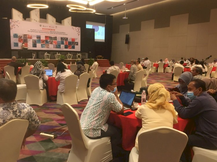 Suasana lokakarya dan diskusi terpumpun Sustainable Landscapes for ClimateResilient Livelihoods in Indonesia (Land4Lives) di The Zuri Hotel Palembang, Rabu (2/2). (ist/rmolsumsel.id)