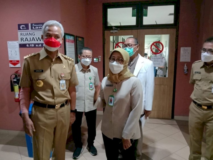 Gubernur Jawa Tengah Ganjar Pranowo kembali bekerja usai menjalani operasi tangan pada Minggu (6/2) akibat kecelakaan saat bersepeda. (Instagram/provjateng/rmolsumsel.id)