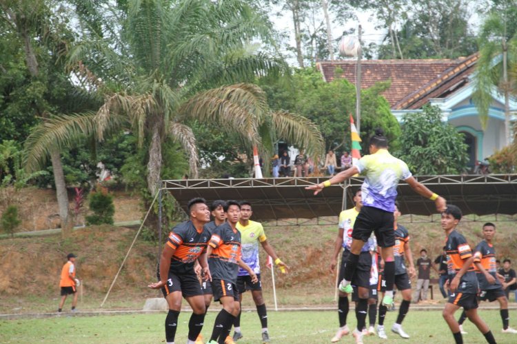Bayung Lencir FC berhasil mengalahkan SubgainLilin FC dalam lanjutan Grup A Liga MCF, Selasa (8/2). (Ist/Rmolsumsel.id). 