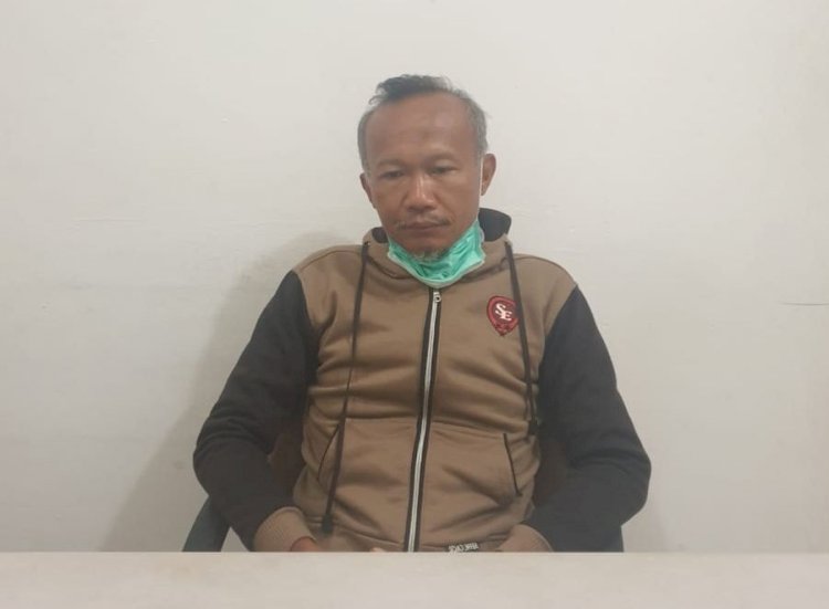 Arif Firdaus, mantan Sekwan Kabupaten PALI saat diamankan karena menjadi DPO kasus korupsi. (Ist/Rmolsumsel.id). 