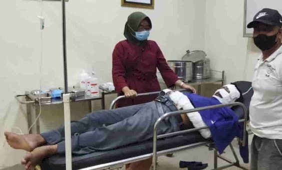 Korban Mal Hadi saat mendapat perawatan insentif tim medis RSUD Bari Palembang. (ist/rmolsumsel.id)