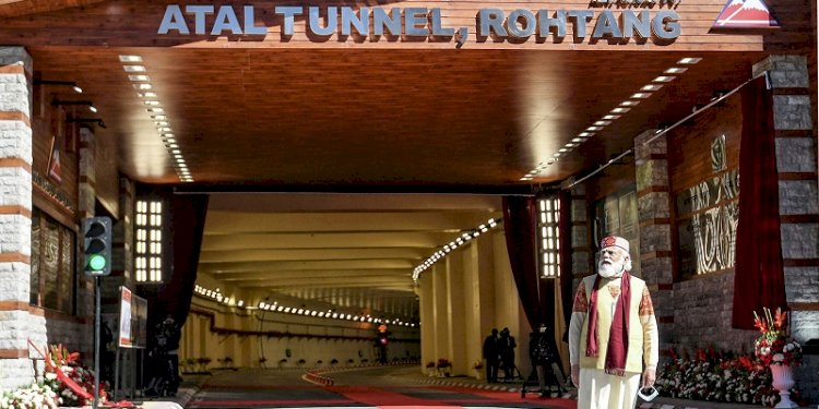 Perdana Menteri Narendra Modi di Terowongan Atal, India. (net/rmolsumsel.id)