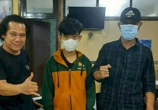 Tersangka Edo saat ditangkap Unit Satreskrim Polrestabes Palembang. (Istimewa/rmolsumsel.id)