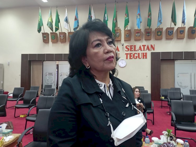 Ketua ASIAFI Sumsel, Titiek G. Zainal saat menyampaikan kesiapan atlet Sumsel dalam kegiatan Fornas ke-6 Juli mendatang. (Mita Rosnita/Emol Sumsel.id). 