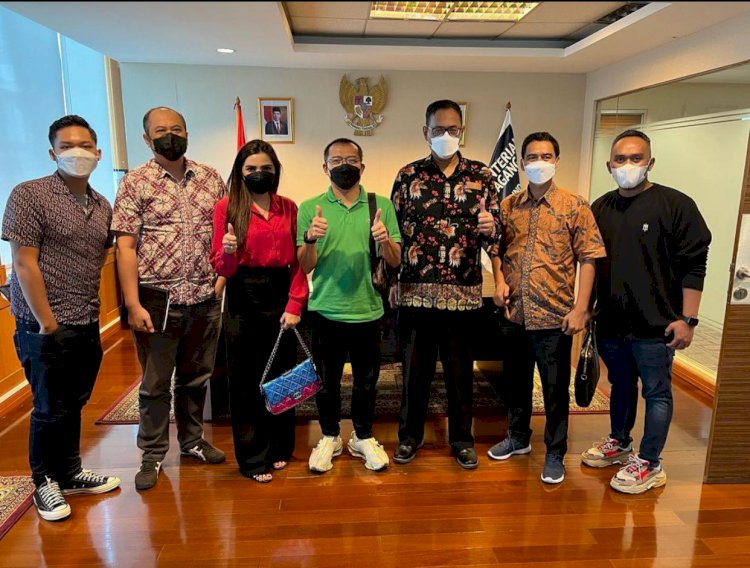 Anang Hermansyah dan Ashanty saat mendatangi langsung kantor Bappebti. (Istimewa/rmolsumsel.id)