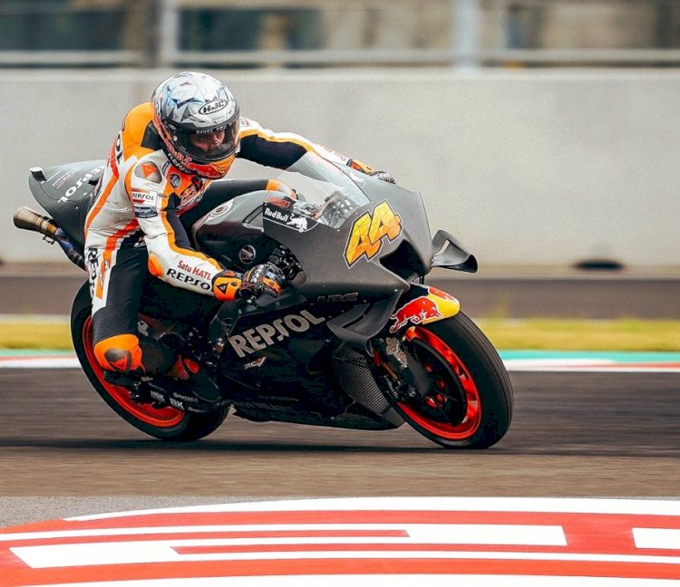 Pol Espargaro dari HRC menjadi yang tercepat selama tes pramusim MotoGP 2022 di Pertamina Mandalikan International Street Circuit. (hrc_motogp/rmolsumsel.id)