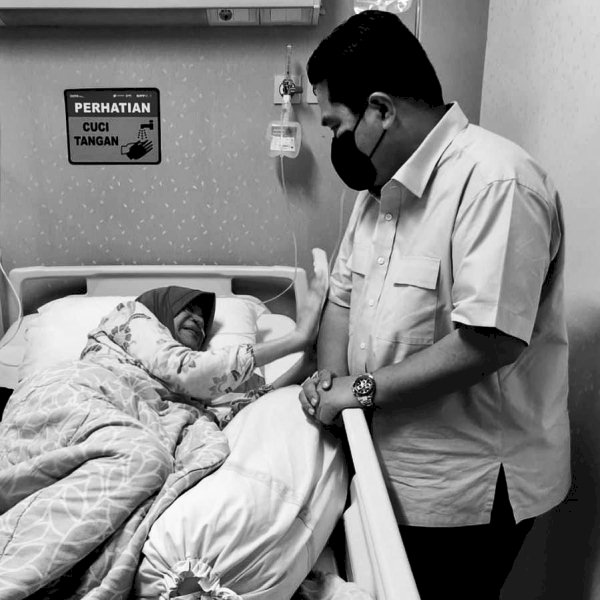 Menteri BUMN Erick Thohir saat menjenguk Dorce Gamalama beberapa waktu lalu. (erickthohir/rmolsumsel.id)