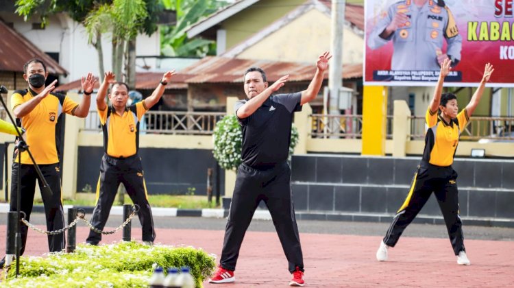 Plt Bupati Muba Beni Hernedi bersama Polres Muba dan jajaran melakukan olahraga guna menjaga kebugaran di masa pandemi. (Ist/Rmolsumsel.id). 