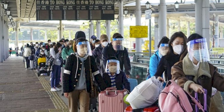 Ribuan orang berusaha meninggalkan Hong Kong ke China daratan untuk menghindari infeksi Covid-19 (net/rmolsumsel.id)