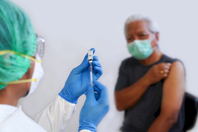 Pemerintah lakukan percepatan vaksinasi Covid-19 pada Lansia. (Net/rmolsumsel.id)
