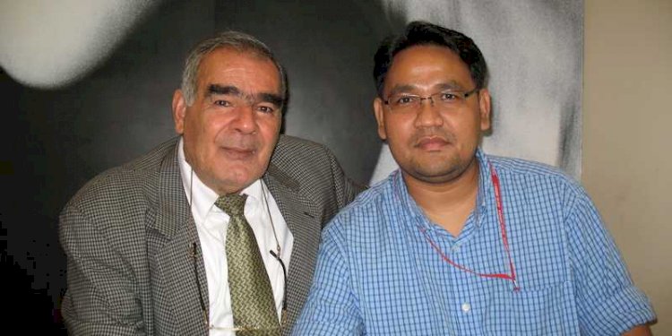 Mantan Duta Besar Palestina untuk Indonesia Ribhi Y. Awad bersama Teguh Santosa dalam pertemuan tahun 2007. (rmol/rmolsumsel.id)