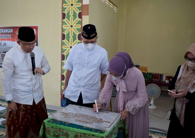 Anggota Komisi III DPR Hj Renny Astuti SH SpN memberikan perhatian khususnya kepada pondok pesantren, salah satunya dengan memberikan 1 wakaf gedung asrama putri di Kampus C Pesantren Aulia Cendikia Palembang (ist/rmolsumsel.id)