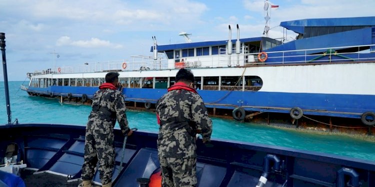 KKP menghentikan aktivitas kapal tambang timah di Kabupaten Bangka/Net