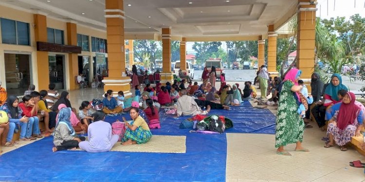 Korban gempa Pasaman, Sumatera Barat yang memilih untuk mengungsi. (Istimewa/rmolsumsel.id)
