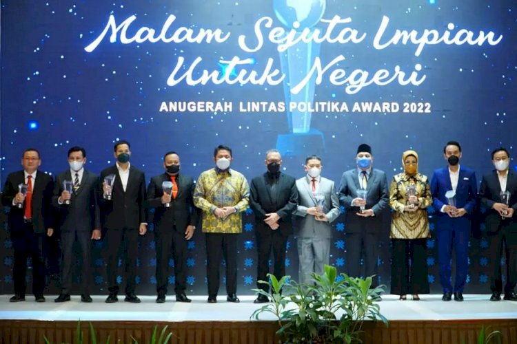 Lintas Politika Award 2022 pada Malam Anugerah Lintas Politika Award 2022 bertajuk “Malam Sejuta Impian untuk Negeri”,  berlangsung di  Ballroom Hotel Zuri Palembang/RMOL