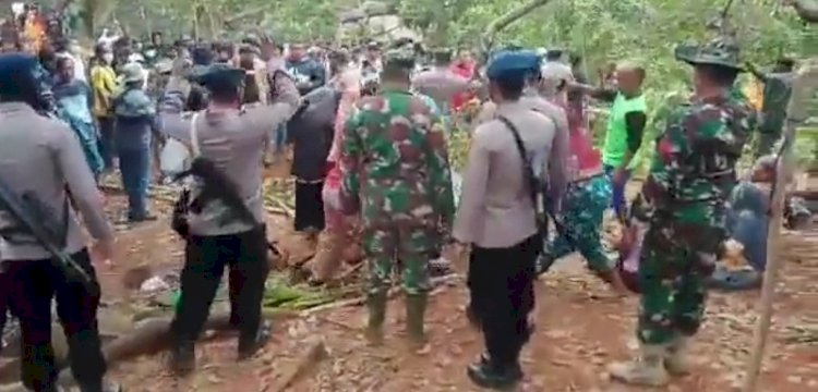 Warga Wawonii di Ruko-ruko Raya, Konawe Kepulauan sempat ricuh dengan aparat karena menolak rencana tambang/Repro