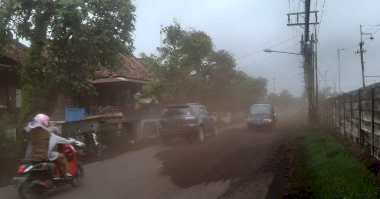 Tumpahan batubara yang berada di Desa Tanjung Raja Kecamatan Muara Enim  Kabupaten  Muara Enim. (vian/rmolsumsel.id)