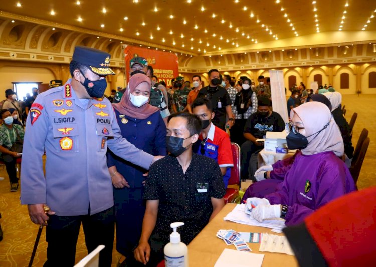 Kapolri meninjau vaksinasi Sleman City Hall, Kabupaten Sleman, DIY, Jumat (11/3/2022)/ist