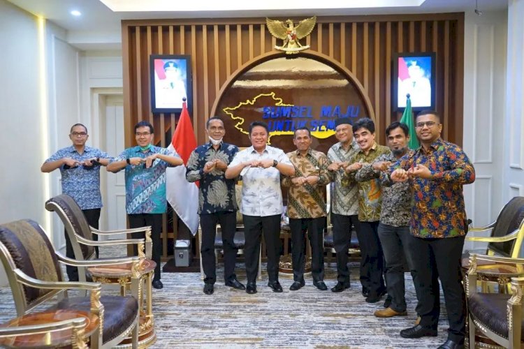 Gubernur Sumsel, Herman Deru saat menerima audensi dengan IKKII di Pemprov Sumsel. (Istimewa/rmolsumsel.id)
