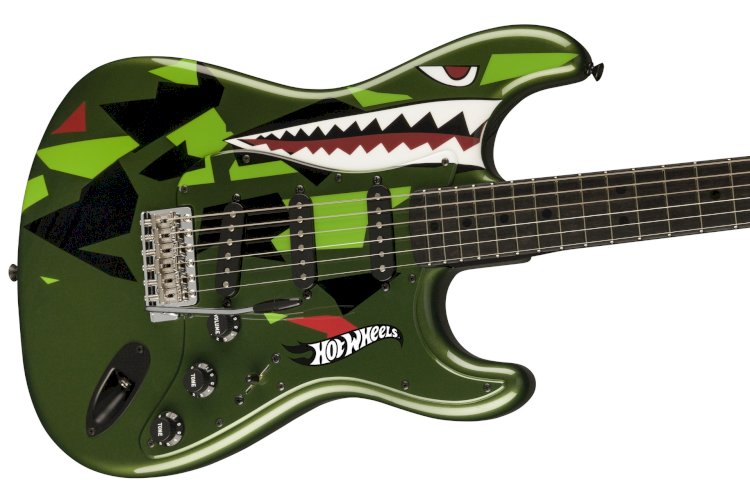Salah satu gitar unik yang dibuat dari kolaborasi Hot Wheel dan Fender. (Istimewa/Carscoops)