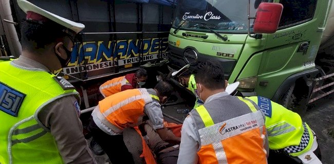 Tabrakan truk di tol Tangerang-Merak Km 68.800. (ist/rmolsumsel.id)