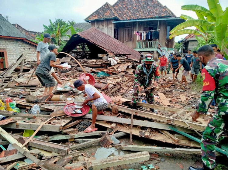 Kondisi rumah warga di Ogan Ilir yang rusak berat akibat dihantam angin puting beliung. (Istimewa/rmolsumsel.id)