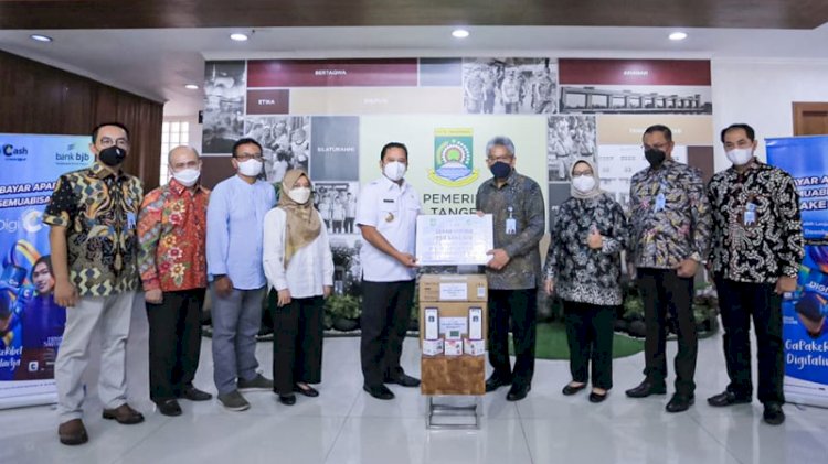 Penyerahan bantuaan alat kesehatan dari bank bjb kepada Pemkot Tangerang, Rabu 16 Maret 2022./Dok 