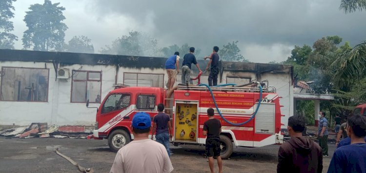 Kebakaran di Kantor Dinas Pertanian Kabupaten Seluma/ist