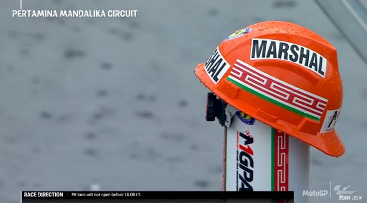 Tangkapan layar hujan deras di Sirkuit Mandalika yang membuat balapan MotoGP ditunda. (Ist/rmolsumsel.id) 