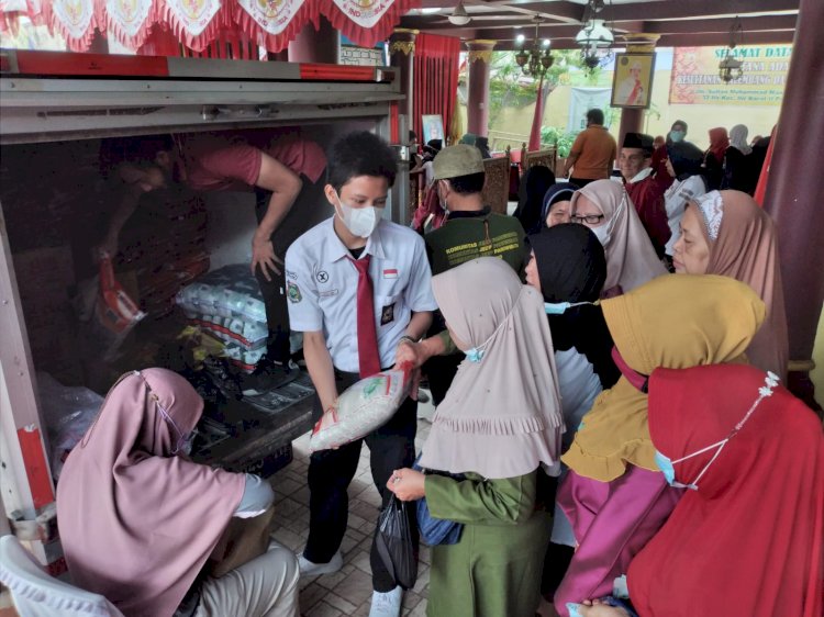 KPD bersama Bulog Divre Sumsel Babel dan Binda Sumsel menggelar pasar murah dan vaksinasi. (Ist/rmolsumsel.id). 