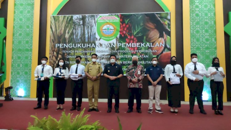 Gubernur Sumsel Herman Deru membuka Pembekalan Tenaga Pendamping Peningkatan Produksi Perkebunan (TPPPP) di Gedung Serba Guna Asrama Haji Palembang, Selasa (22/3). (Ist/Rmolsumsel).