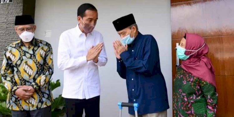Presiden Jokowi menjenguk Buya Syafi'i di Sleman. (Ist/Rmolsumsel.id). 