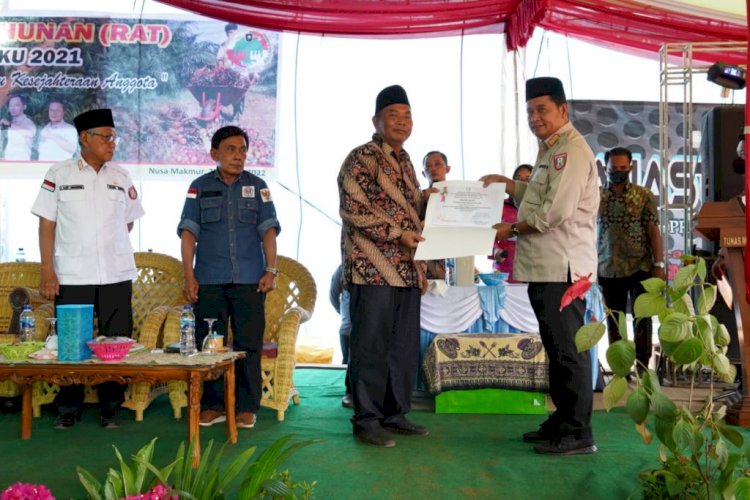 Bupati Banyuasin Askolani menghadiri RAT Koperasi Tunas Mekar Sari Jaya di Desa Nusa Makmur, Kecamatan Air Kumbang, Minggu (27/3). (Diskominfo Banyuasin/rmolsumsel.id) 