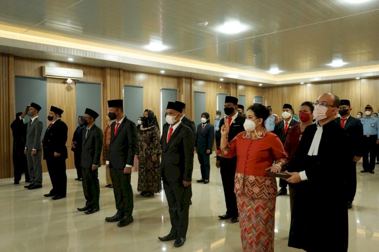 Para Notaris mengucap sumpah jabatan pada pelantikan di Aula Kanwil Kemenkumham Sumsel, Senin (28/3). (Ist/rmolsumsel.id)
